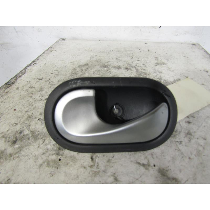 Poignee interieur arriere gauche RENAULT CLIO 3 Photo n°1