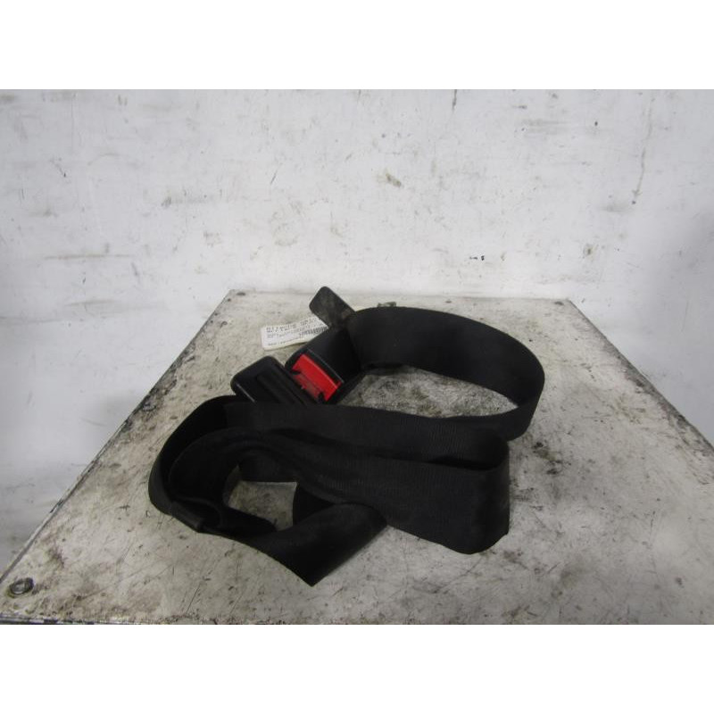 Attache ceinture arriere droit AUDI A4 1 Photo n°1