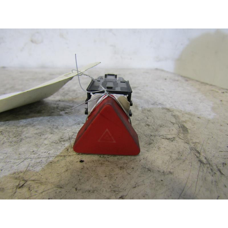 Bouton de warning VOLKSWAGEN GOLF PLUS Photo n°1