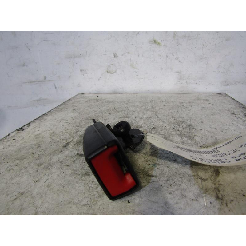 Attache ceinture arriere centrale OPEL CORSA D Photo n°1