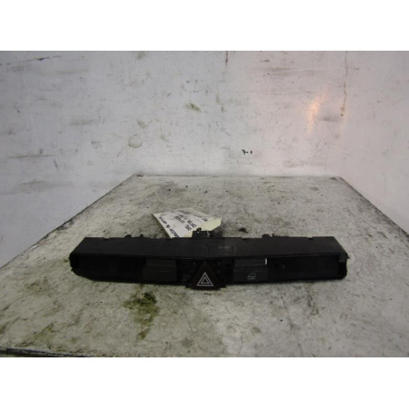 Bouton de warning OPEL ZAFIRA B