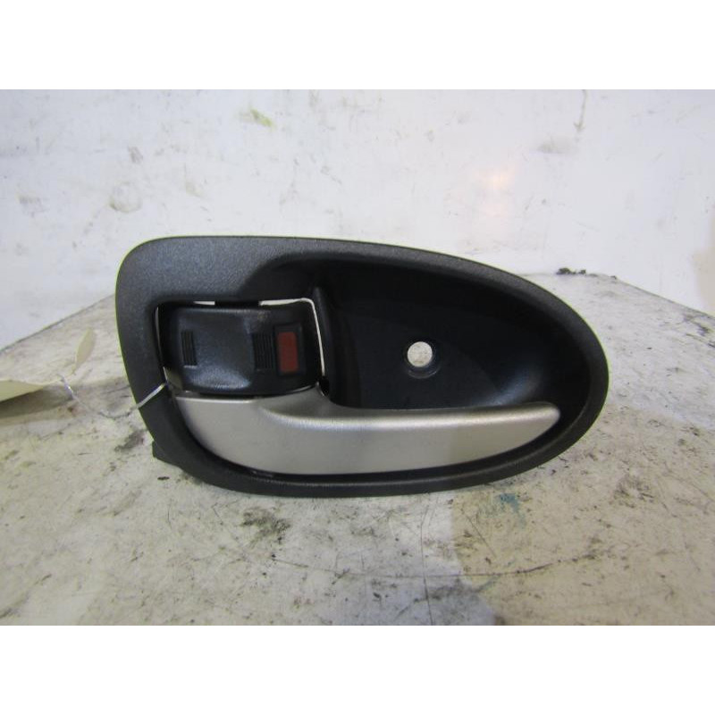 Poignee interieur arriere gauche TOYOTA YARIS 2 Photo n°1