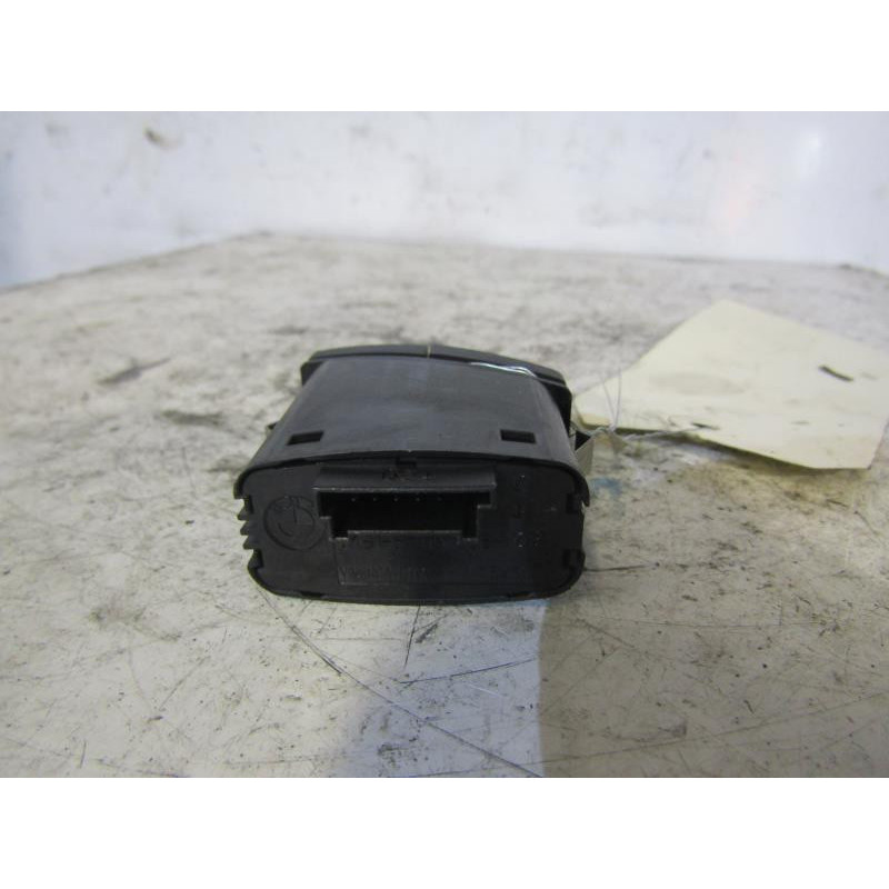 Bouton de warning BMW SERIE 5 E60 Photo n°1