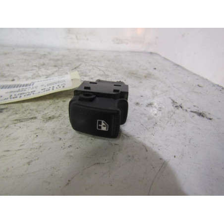 Interrupteur de leve vitre avant droit HYUNDAI TUCSON 1