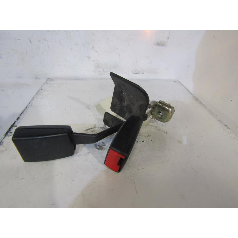Attache ceinture arriere gauche AUDI A4 1 Photo n°1