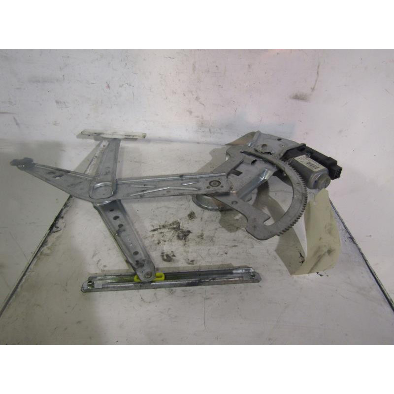 Leve vitre electrique avant droit OPEL MERIVA A Photo n°1