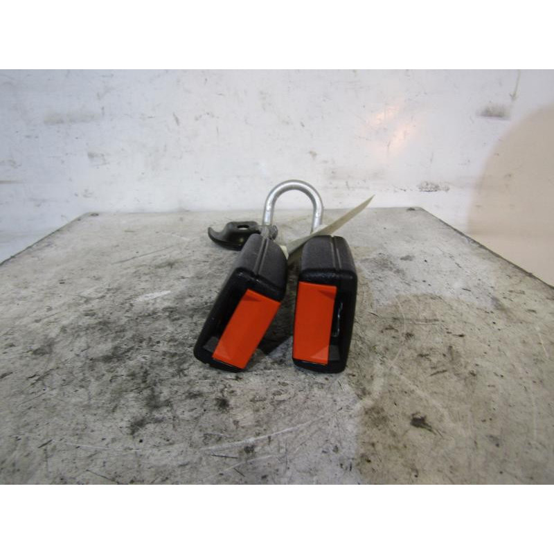 Attache ceinture arriere droit VOLKSWAGEN GOLF 3 Photo n°1