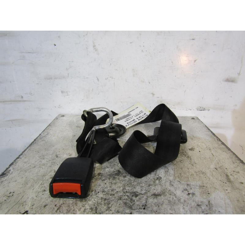 Attache ceinture arriere gauche VOLKSWAGEN GOLF 3 Photo n°1