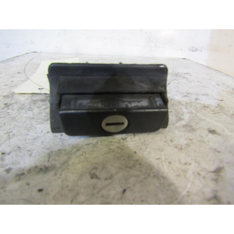 Bouton de coffre VOLKSWAGEN GOLF 3 Photo n°1