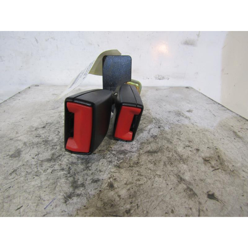 Attache ceinture arriere gauche VOLKSWAGEN PASSAT 4 Photo n°1