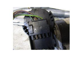 Moteur essuie glace avant VOLKSWAGEN PASSAT 4 Photo n°3