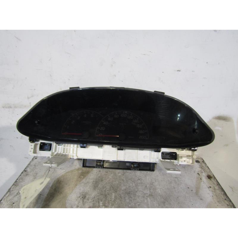 Compteur TOYOTA YARIS 2 Photo n°1