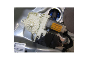Leve vitre electrique arriere droit VOLKSWAGEN BORA Photo n°2