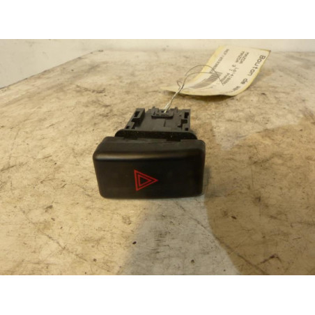 Bouton de warning MAZDA 3 1