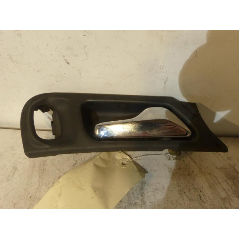 Poignee interieur arriere droit MERCEDES CLASSE C 203 Photo n°1