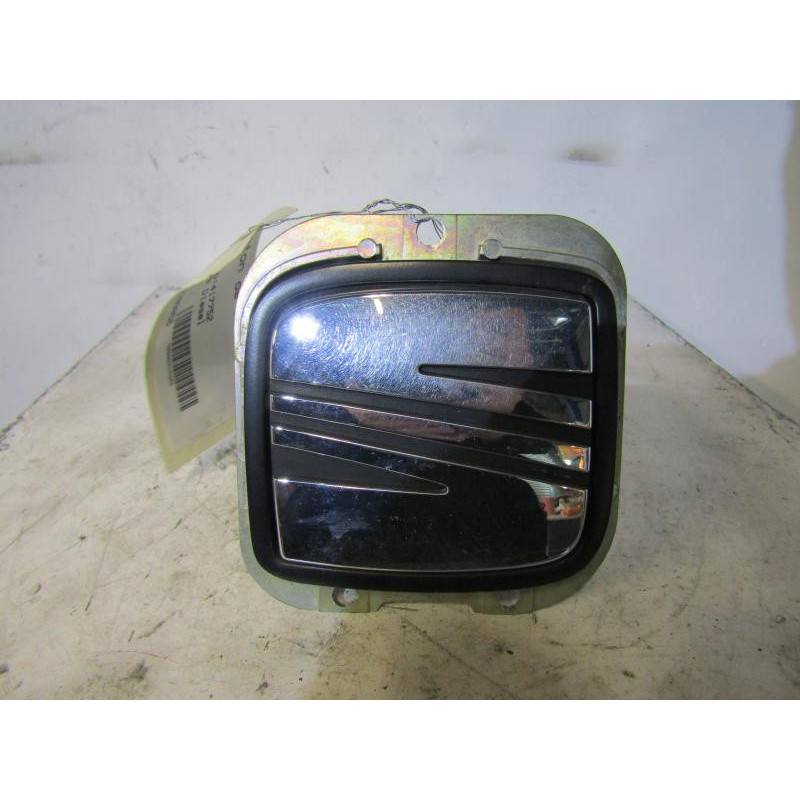Bouton de coffre SEAT LEON 1 Photo n°1