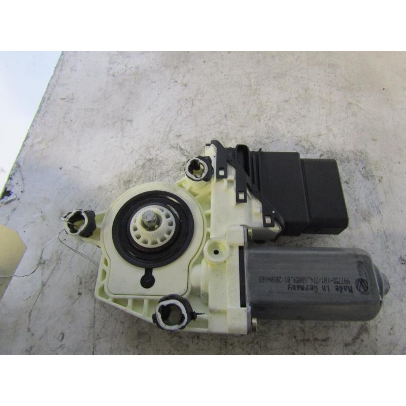 Moteur leve vitre arriere droit VOLKSWAGEN GOLF 5 Photo n°1