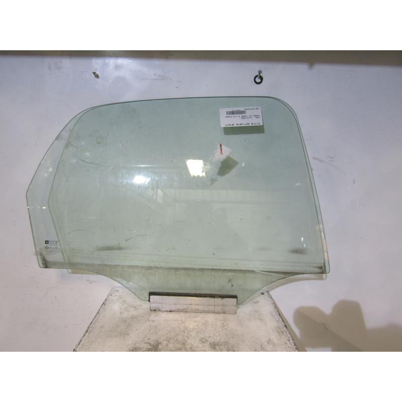 Vitre arriere droit OPEL CORSA C Photo n°1
