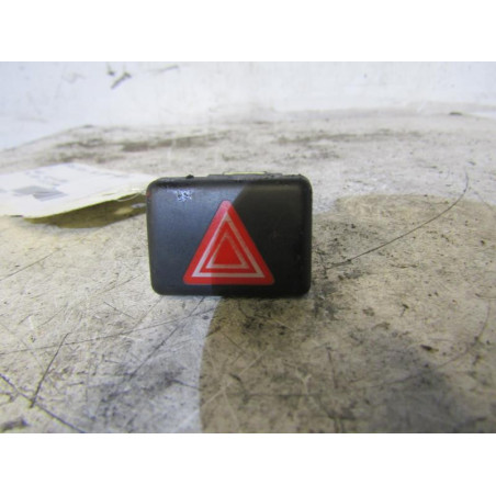 Bouton de warning AUDI A4 2