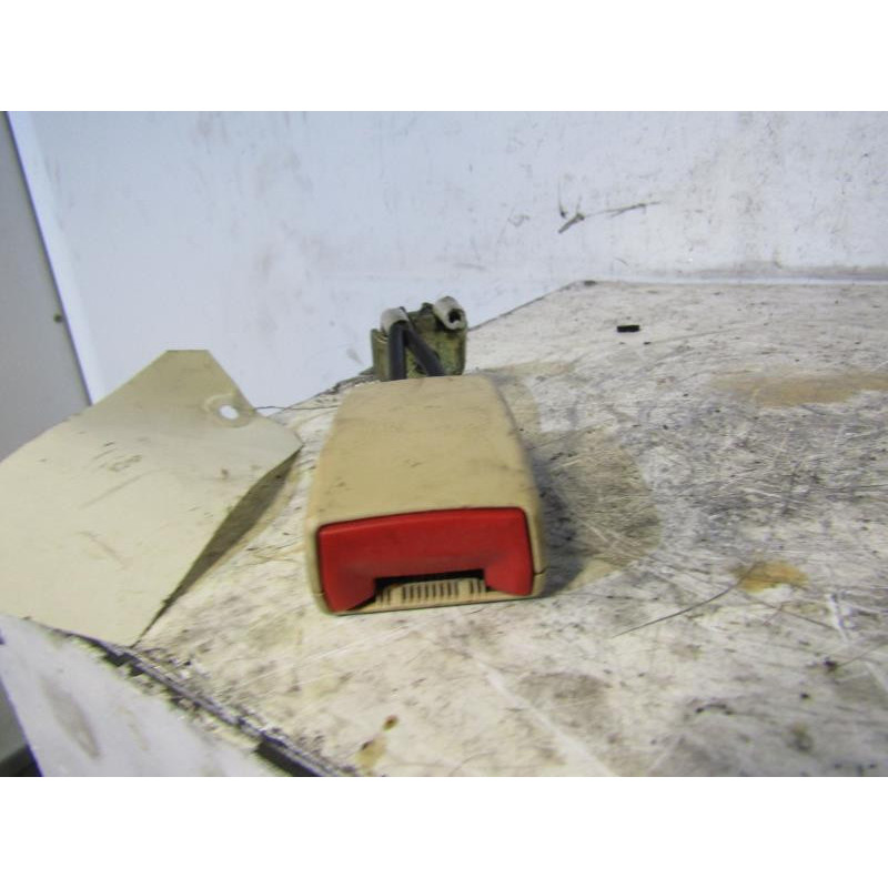 Attache ceinture arriere droit VOLKSWAGEN PASSAT 4 Photo n°1