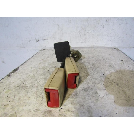 Attache ceinture arriere gauche VOLKSWAGEN PASSAT 4