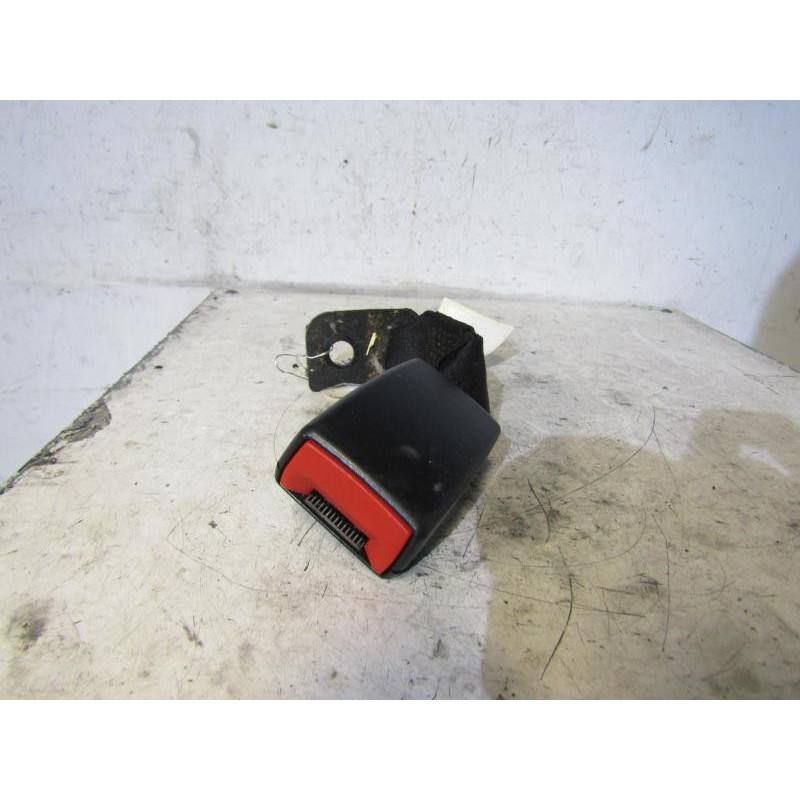 Attache ceinture arriere gauche BMW SERIE 1 E87 Photo n°1