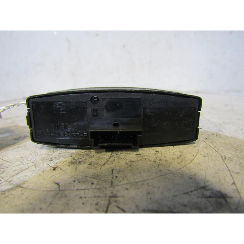 Bouton de warning BMW SERIE 1 E87 Photo n°1