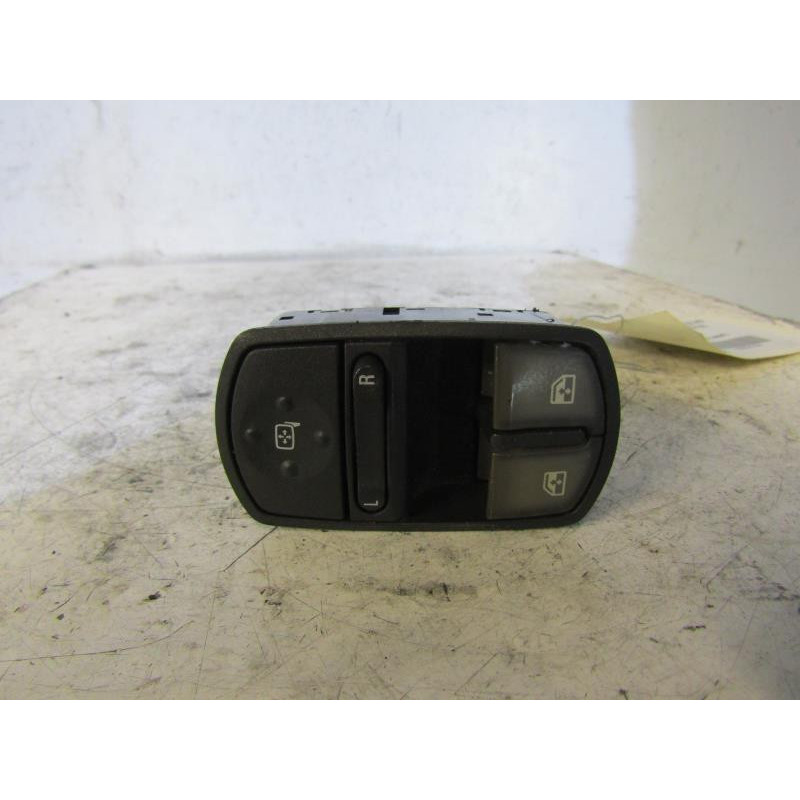 Interrupteur de leve vitre avant gauche OPEL CORSA D Photo n°1