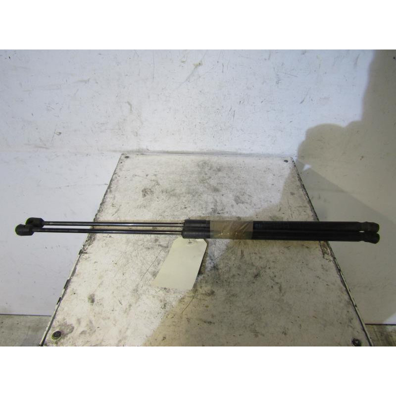 Verin de coffre OPEL CORSA D Photo n°1