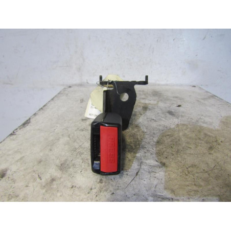 Attache ceinture arriere droit RENAULT MEGANE 2