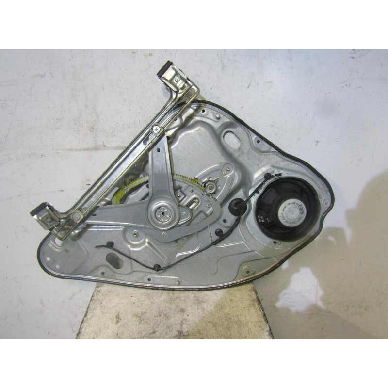 Leve vitre electrique arriere droit FORD FOCUS 2 Photo n°1