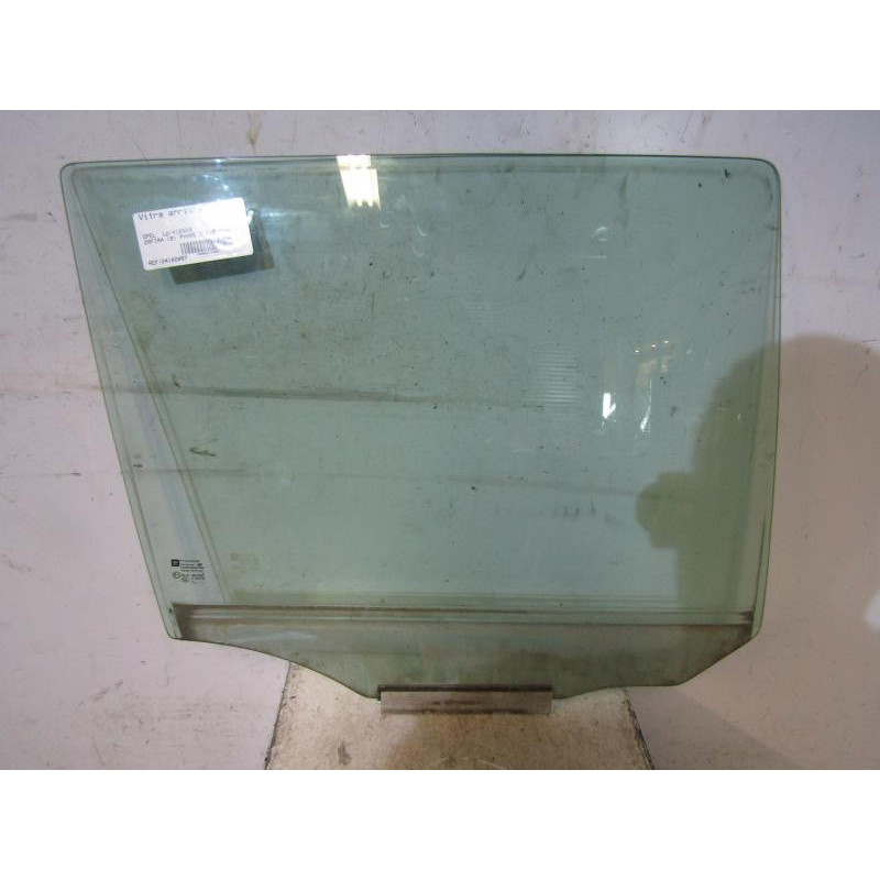 Vitre arriere droit OPEL ZAFIRA B Photo n°1