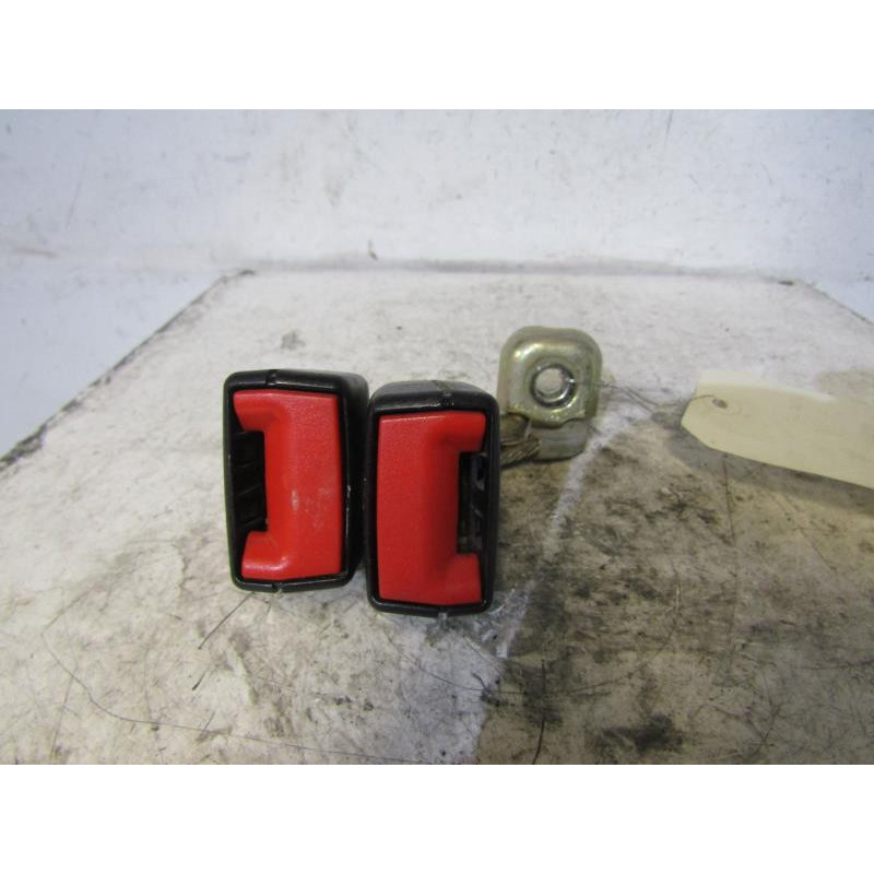 Attache ceinture arriere gauche VOLKSWAGEN PASSAT 5 Photo n°1