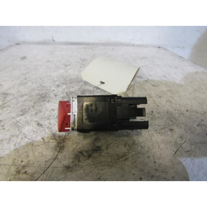 Bouton de warning VOLKSWAGEN PASSAT 5 Photo n°1