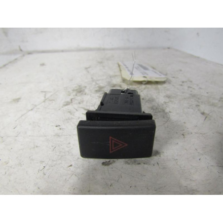Bouton de warning TOYOTA AVENSIS 2