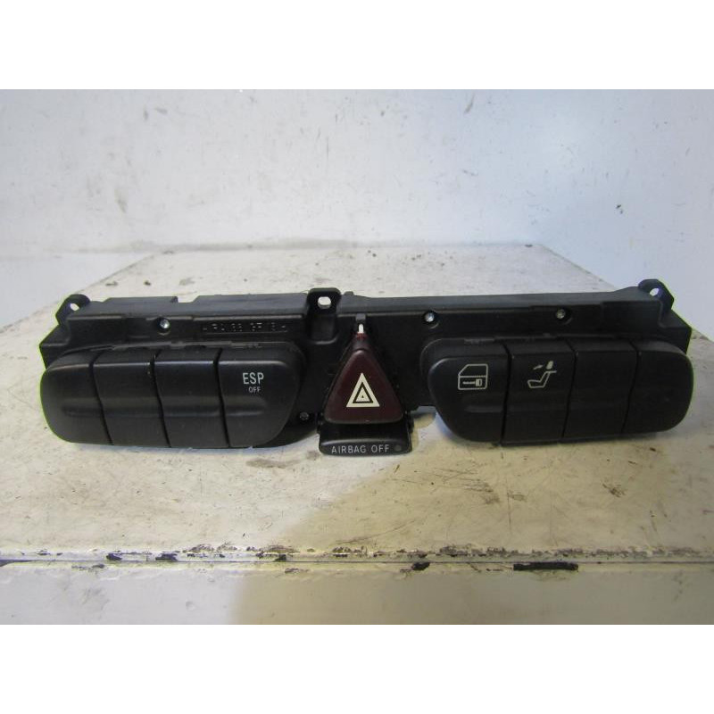 Bouton de warning MERCEDES CLASSE C 203 Photo n°1