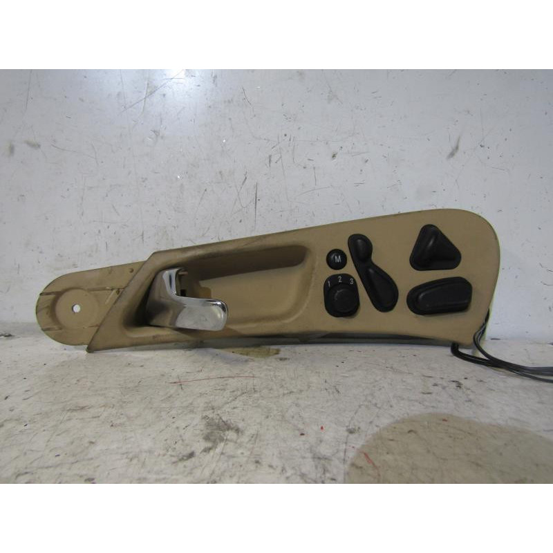 Poignee interieur avant gauche MERCEDES CLASSE C 203 Photo n°1