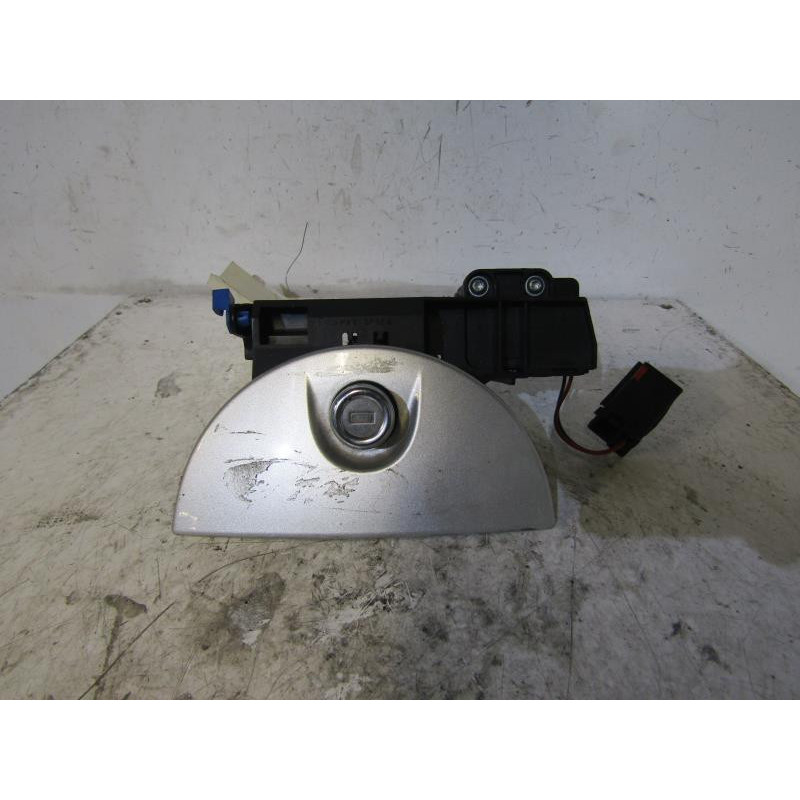 Bouton de coffre OPEL CORSA C Photo n°1