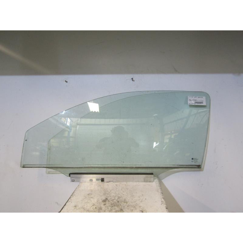 Vitre avant gauche OPEL CORSA C Photo n°1