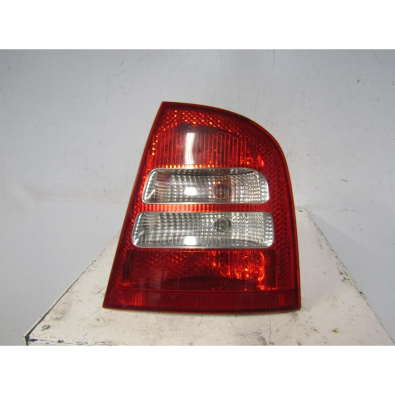 Feu arriere principal droit (feux) SKODA OCTAVIA 1 Photo n°1