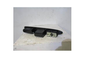 Interrupteur de leve vitre arriere gauche TOYOTA AVENSIS VERSO Photo n°2