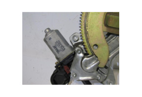 Leve vitre electrique arriere gauche TOYOTA AVENSIS VERSO Photo n°4