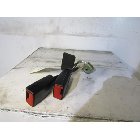 Attache ceinture arriere gauche VOLKSWAGEN PASSAT 4
