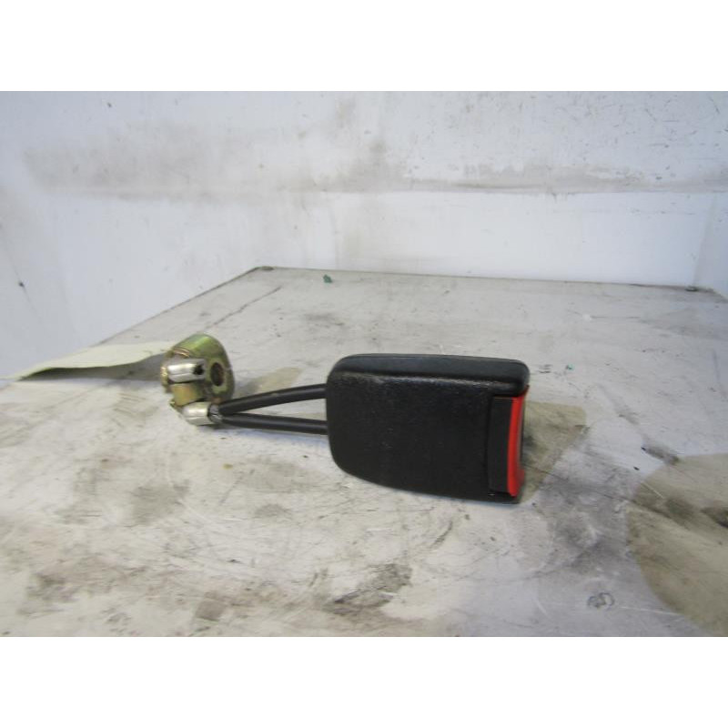 Attache ceinture arriere droit VOLKSWAGEN PASSAT 4 Photo n°1