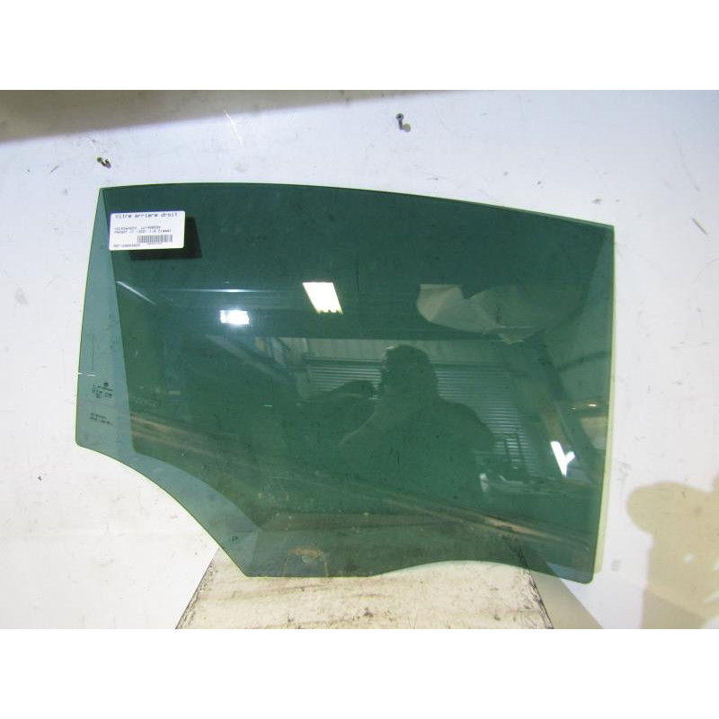 Vitre arriere droit VOLKSWAGEN PASSAT 7 Photo n°1