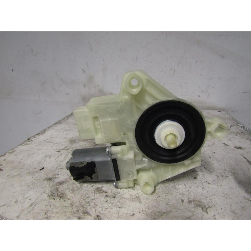 Leve vitre electrique arriere droit VOLKSWAGEN PASSAT 7 Photo n°1