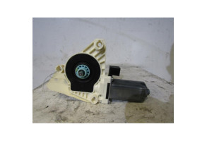 Moteur leve vitre avant droit VOLKSWAGEN PASSAT 7 Photo n°1