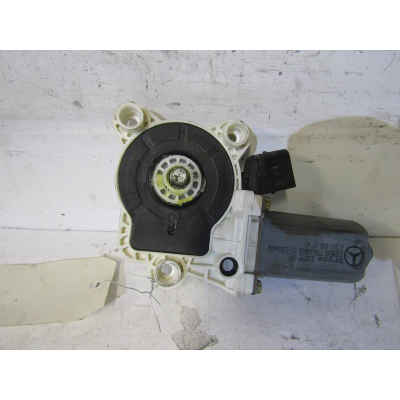 Leve vitre electrique avant droit MERCEDES CLASSE C 203 Photo n°1