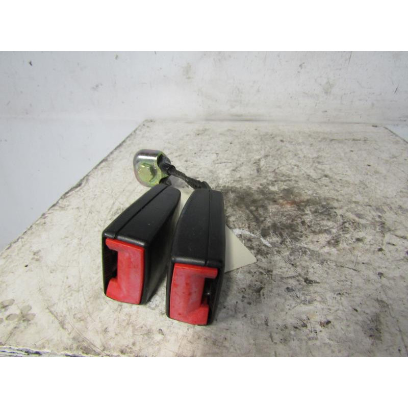 Attache ceinture arriere gauche VOLKSWAGEN POLO 4 Photo n°1