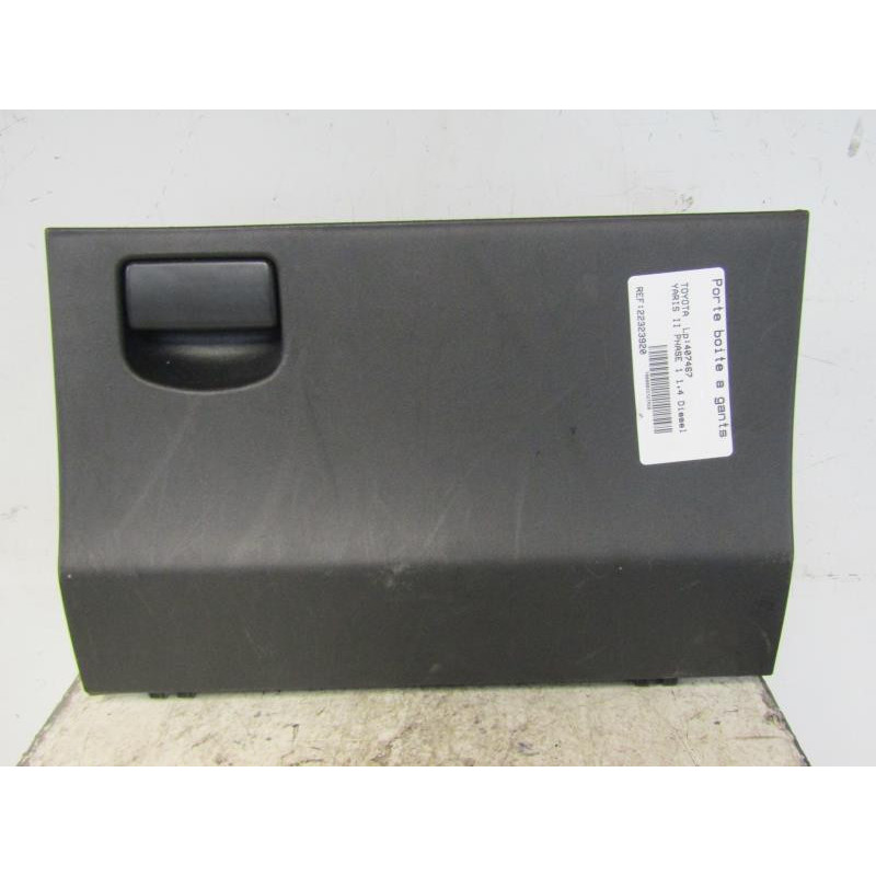 Porte boite a gants TOYOTA YARIS 2 Photo n°1